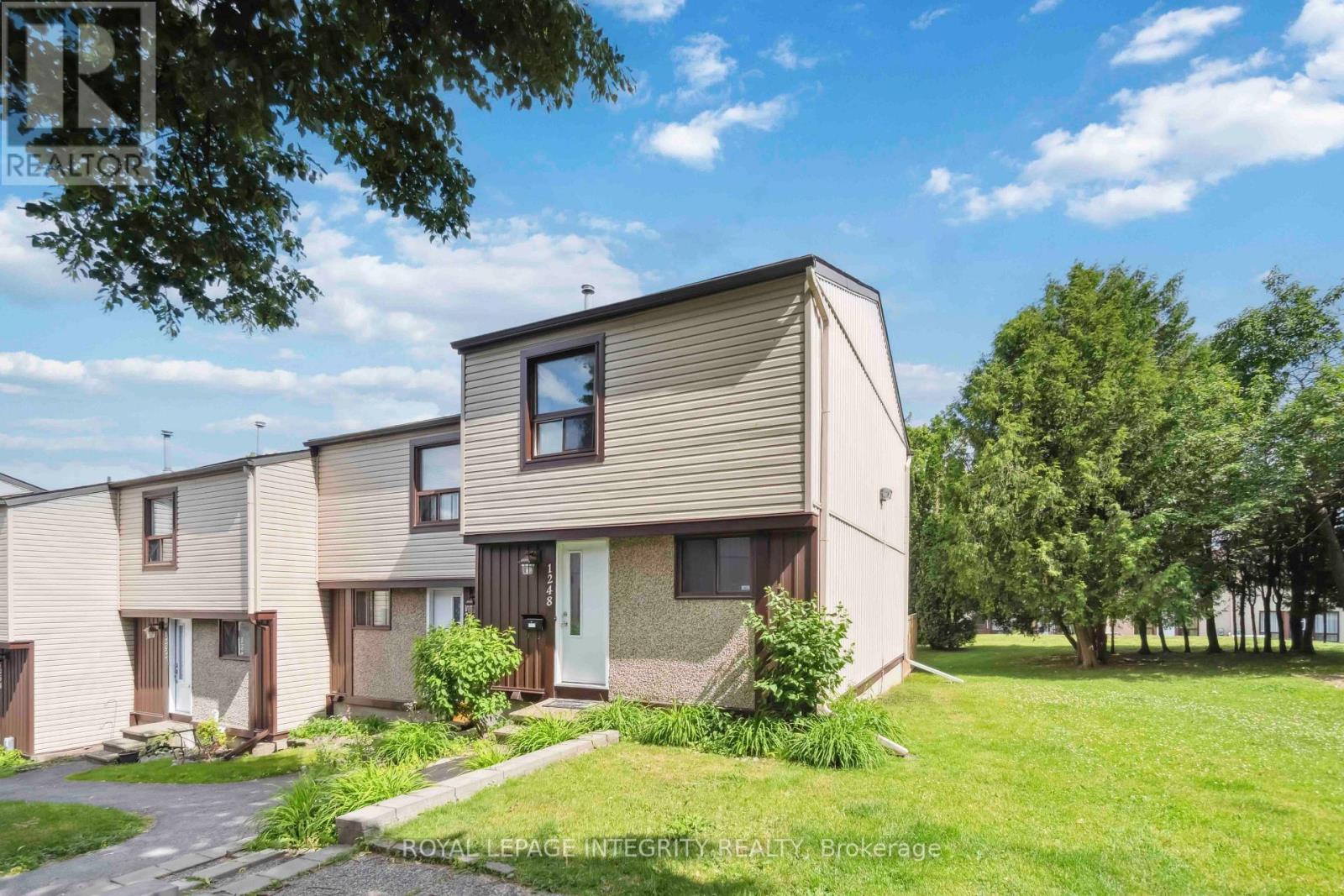 1248 Bethamy Lane, Ottawa, Ontario  K1J 8P4 - Photo 2 - X13660686