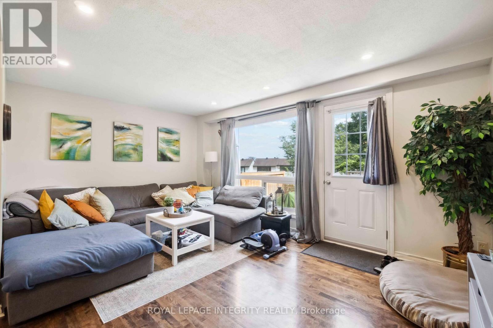 1248 Bethamy Lane, Ottawa, Ontario  K1J 8P4 - Photo 6 - X13660686