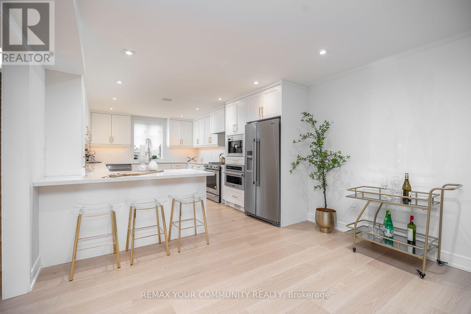 354 Bessborough Drive, Toronto, Ontario  M4G 3L2 - Photo 11 - C13660624