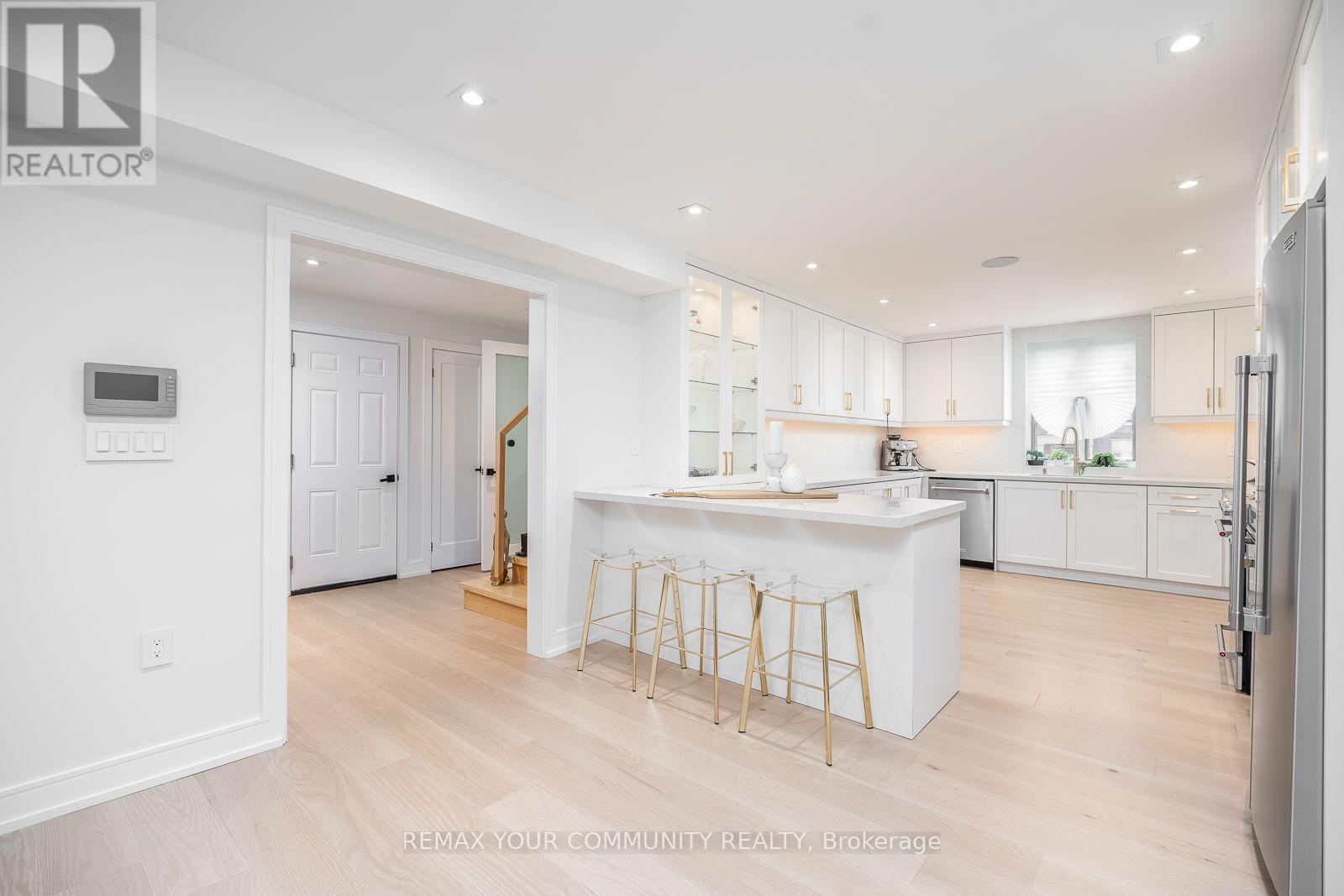 354 Bessborough Drive, Toronto, Ontario  M4G 3L2 - Photo 12 - C13660624