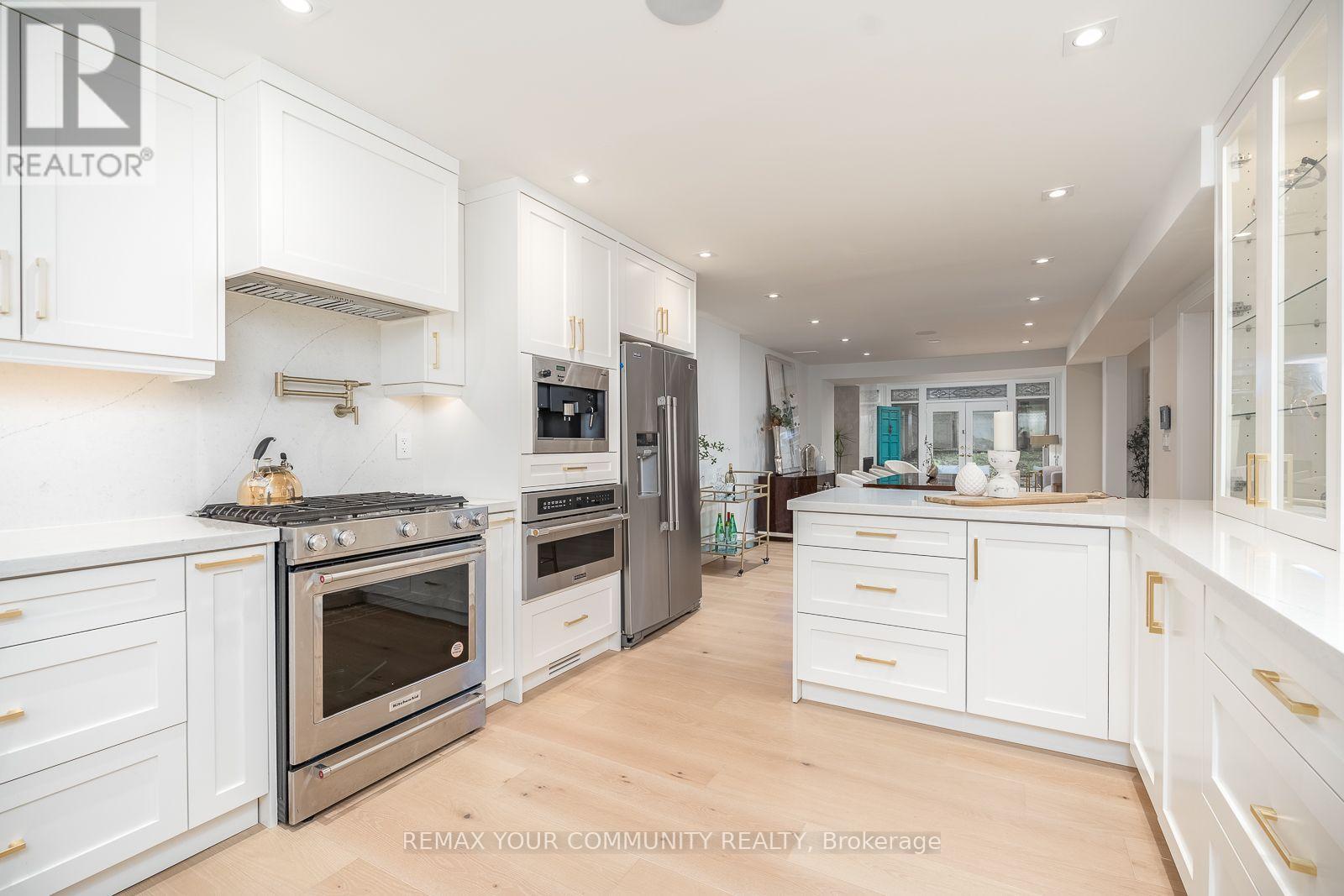 354 Bessborough Drive, Toronto, Ontario  M4G 3L2 - Photo 14 - C13660624