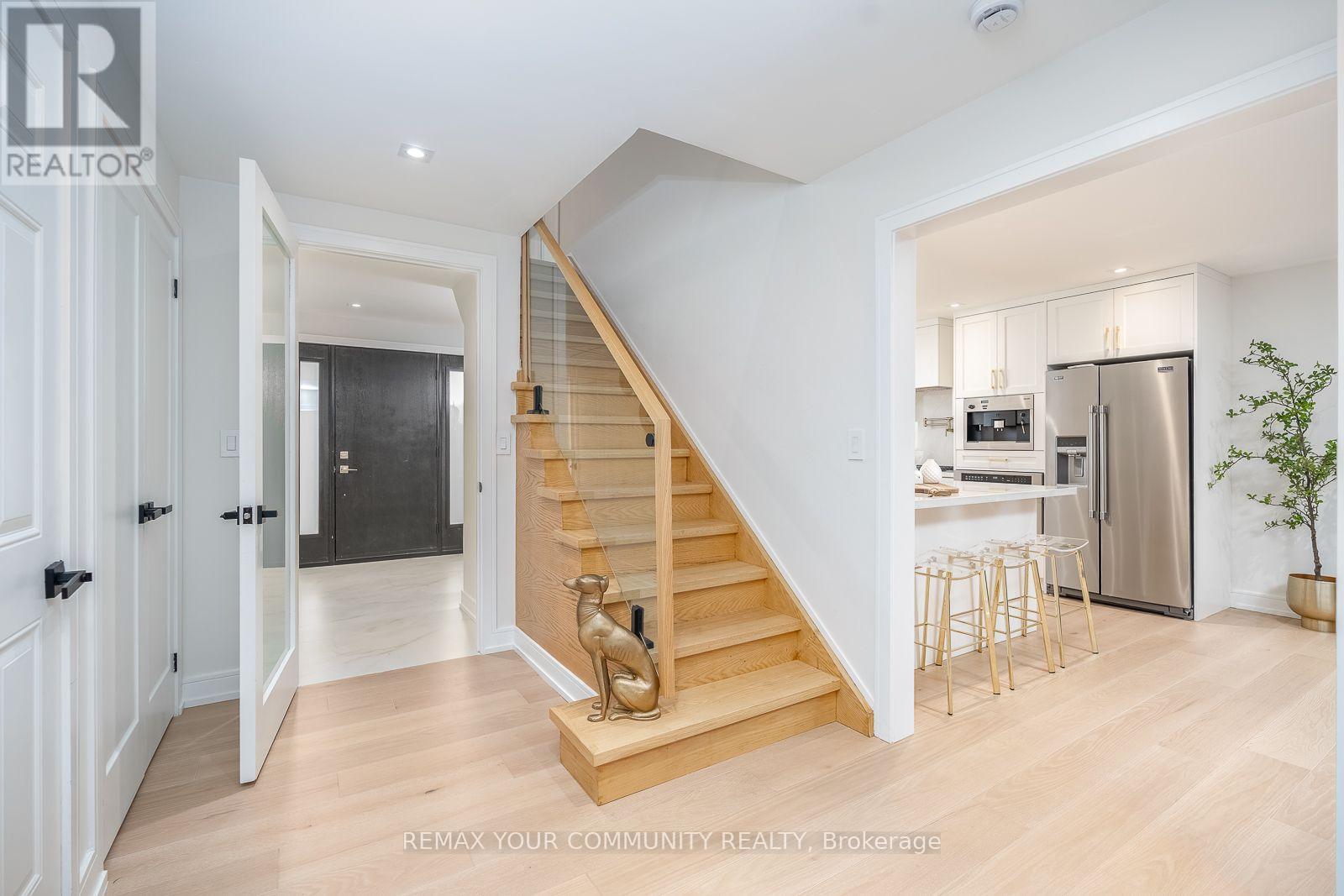 354 Bessborough Drive, Toronto, Ontario  M4G 3L2 - Photo 4 - C13660624