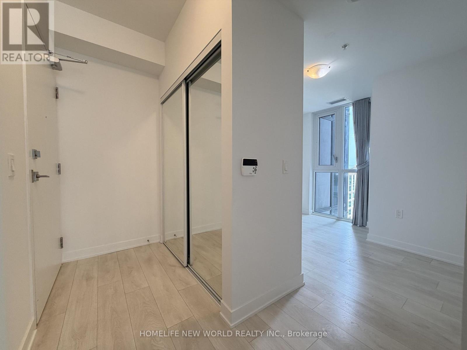 1210 - 75 Oneida Crescent, Richmond Hill, Ontario  L4B 0H3 - Photo 3 - N13660604