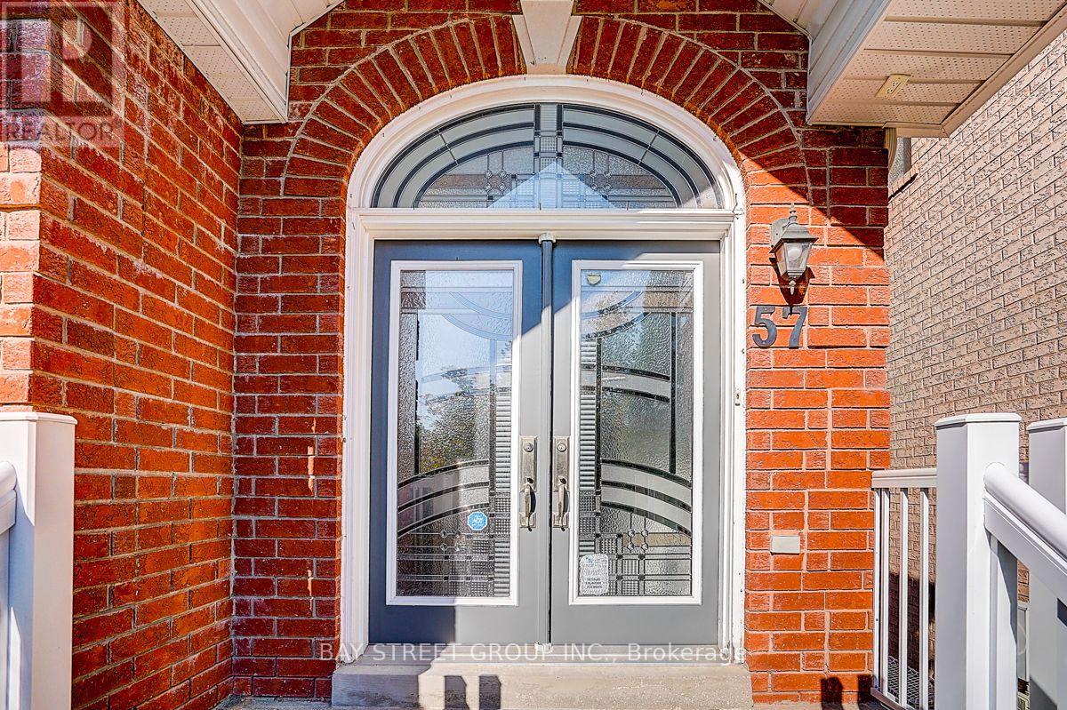 57 Gail Parks Crescent, Newmarket, Ontario  L3X 3B9 - Photo 2 - N13660674