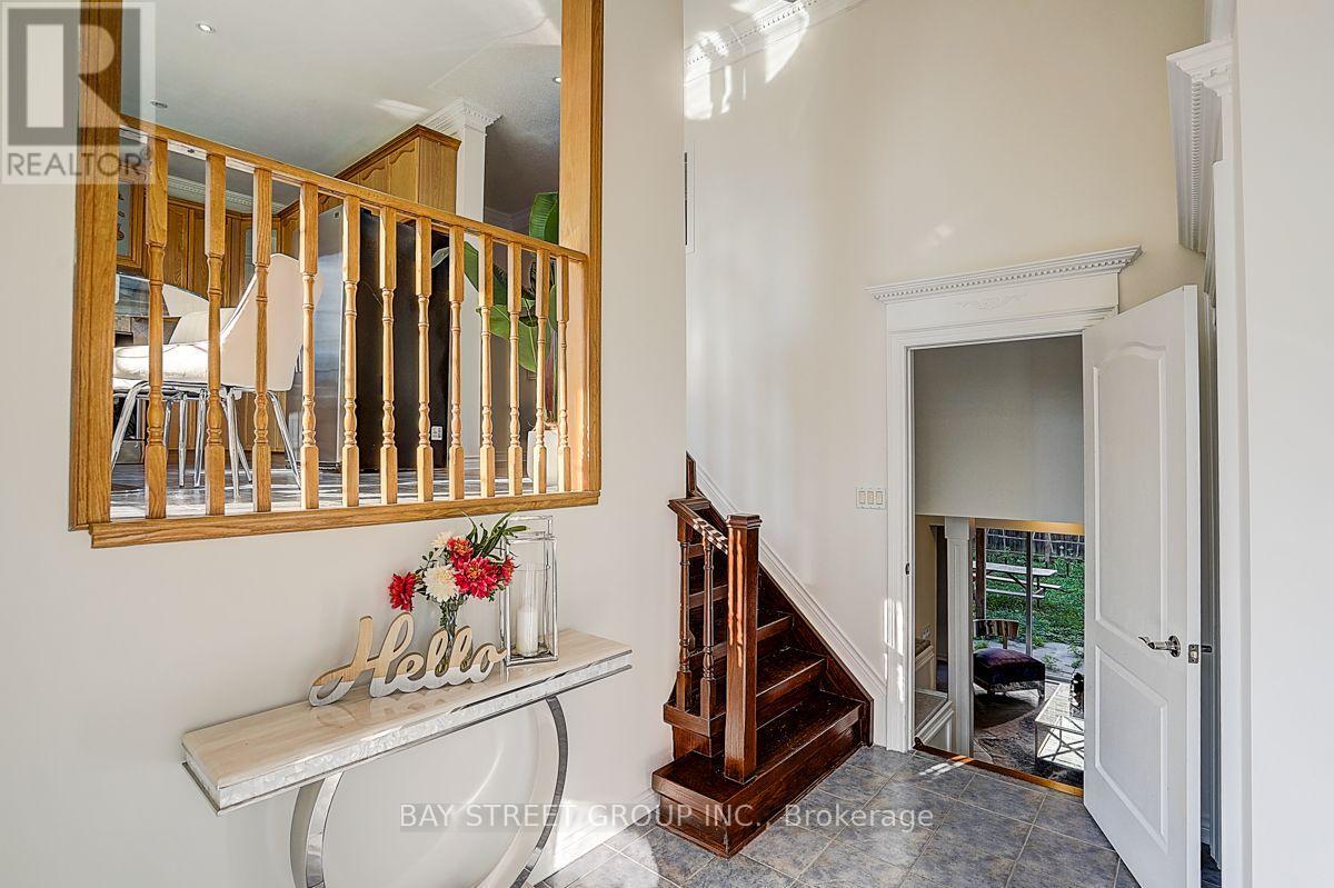 57 Gail Parks Crescent, Newmarket, Ontario  L3X 3B9 - Photo 3 - N13660674