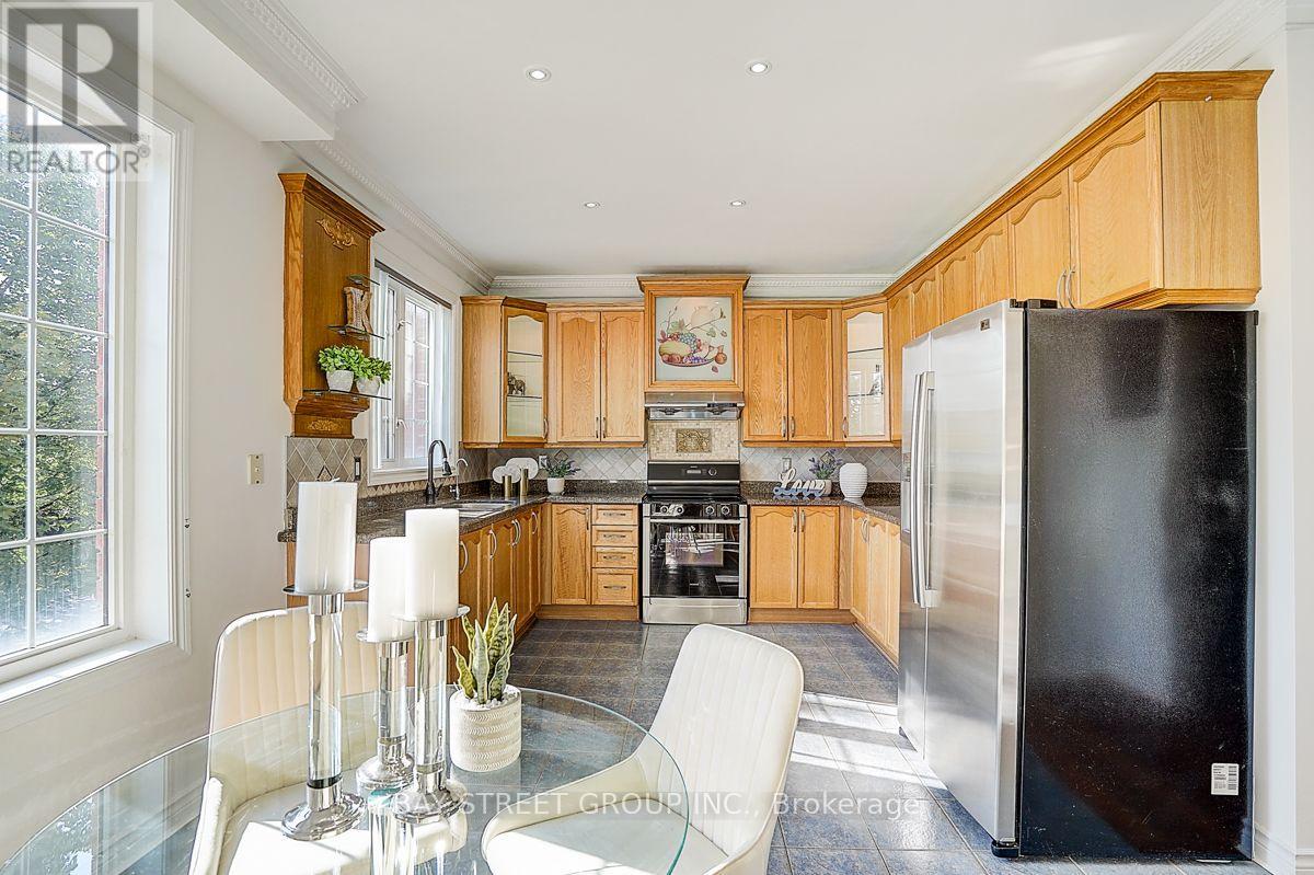 57 Gail Parks Crescent, Newmarket, Ontario  L3X 3B9 - Photo 5 - N13660674