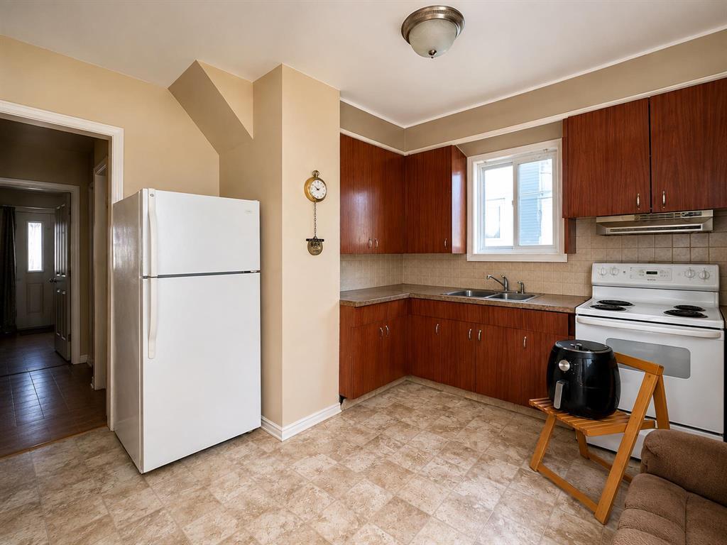 299 Inkster Boulevard, Winnipeg, Manitoba  R2W 0K2 - Photo 5 - 202620082