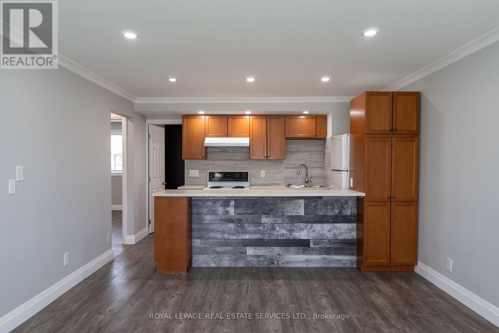 #2 - 48a Arcadian Circle, Toronto, Ontario M8W 2Y9 - Photo 2 - W13660724