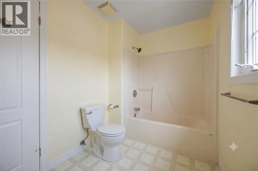 2923 Stoney Creek Drive, Sarnia, Ontario  N0N 1C0 - Photo 15 - 26018389