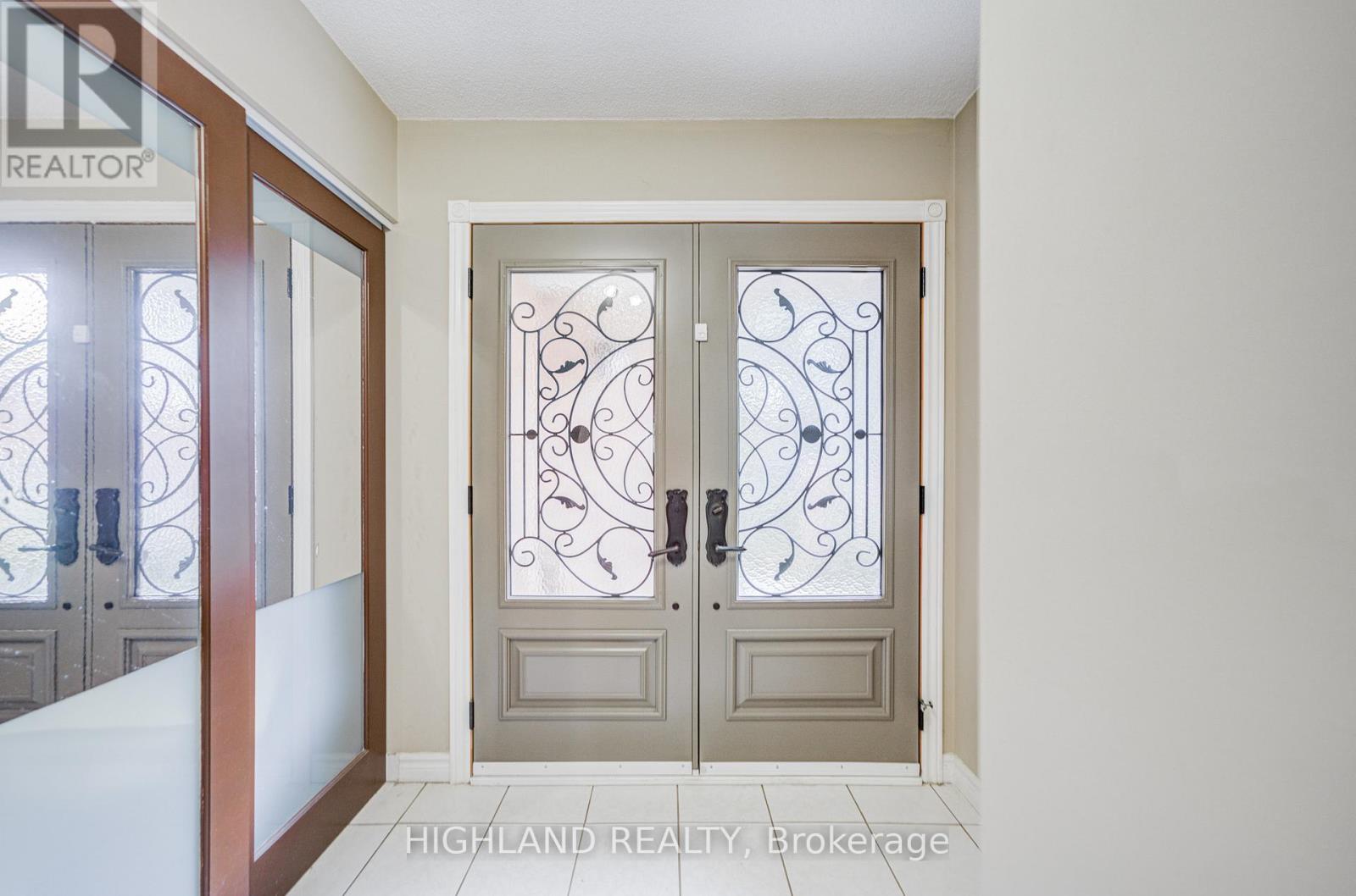 4369 Spinningdale Court, Mississauga, Ontario  L5M 3J9 - Photo 10 - W13528394