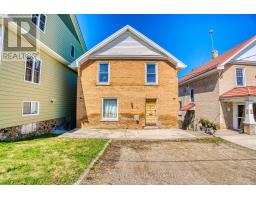 34 WELLINGTON STREET, Mapleton, Ontario