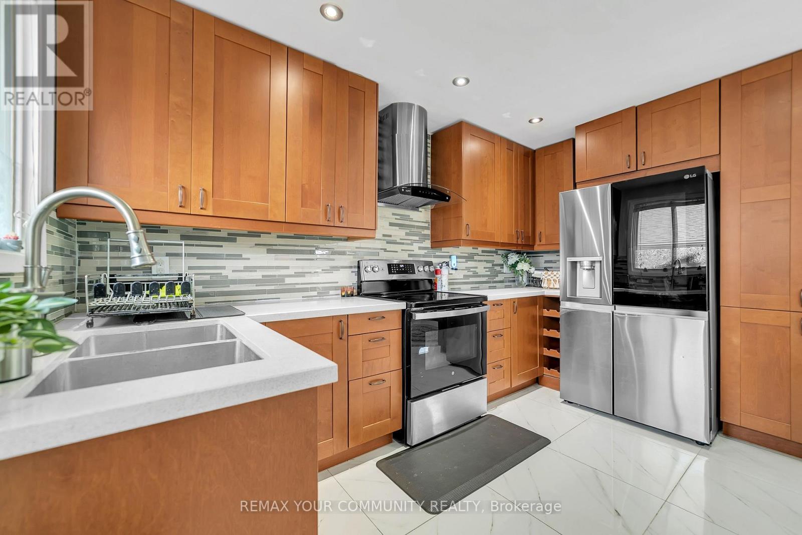 210 Currey Crescent, Newmarket, Ontario L3Y 5M9 - Photo 11 - N13660782