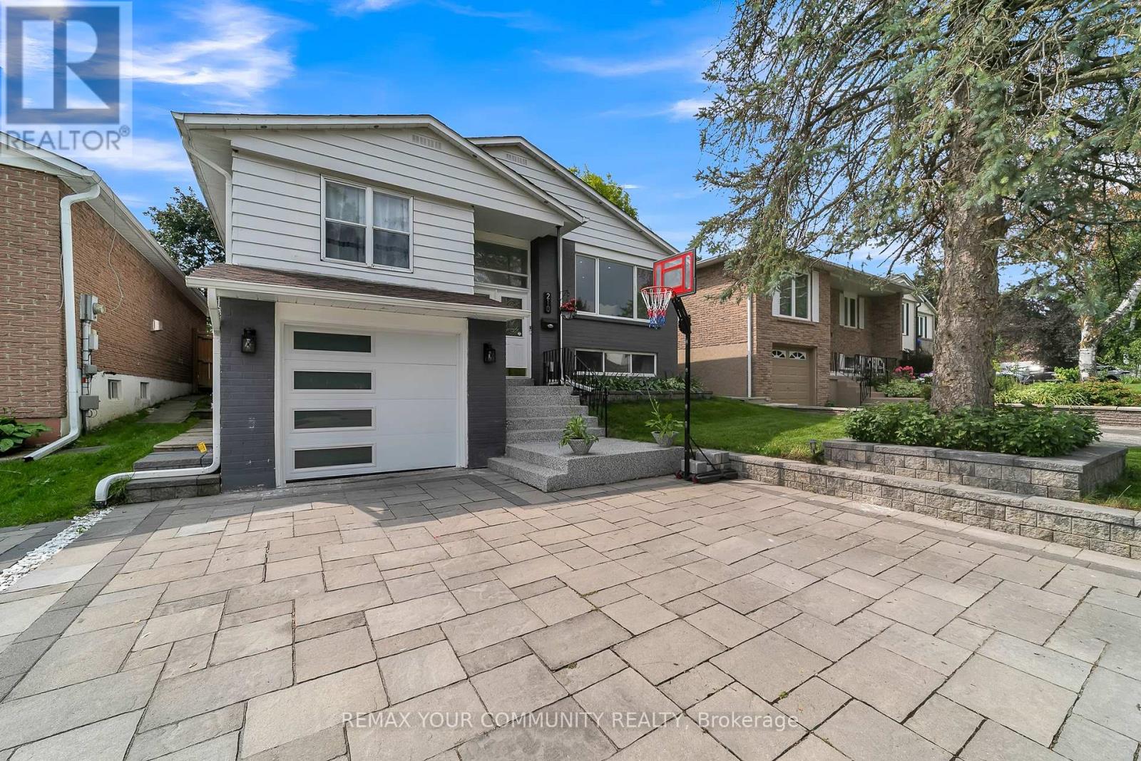 210 Currey Crescent, Newmarket, Ontario L3Y 5M9 - Photo 2 - N13660782