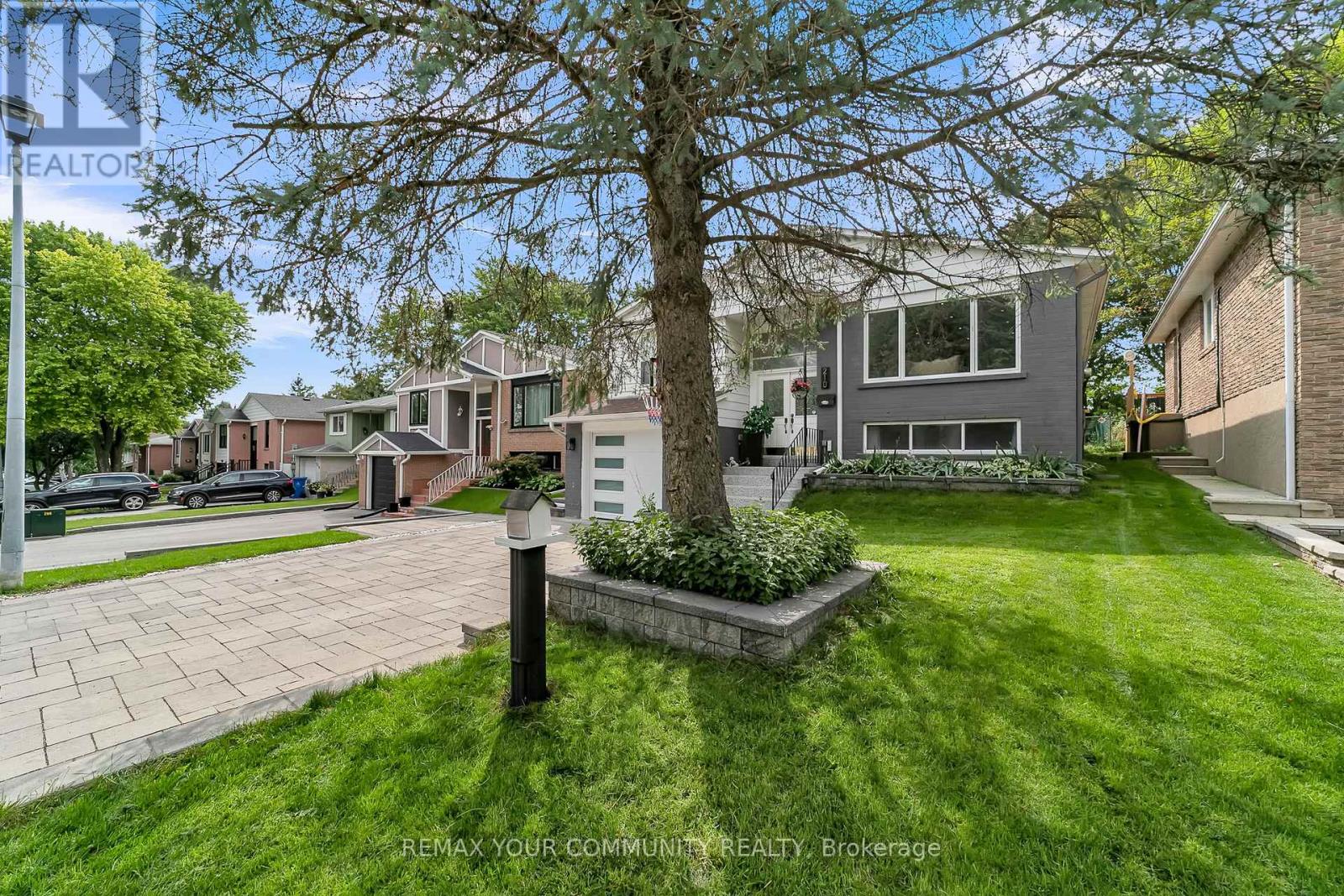 210 Currey Crescent, Newmarket, Ontario L3Y 5M9 - Photo 3 - N13660782