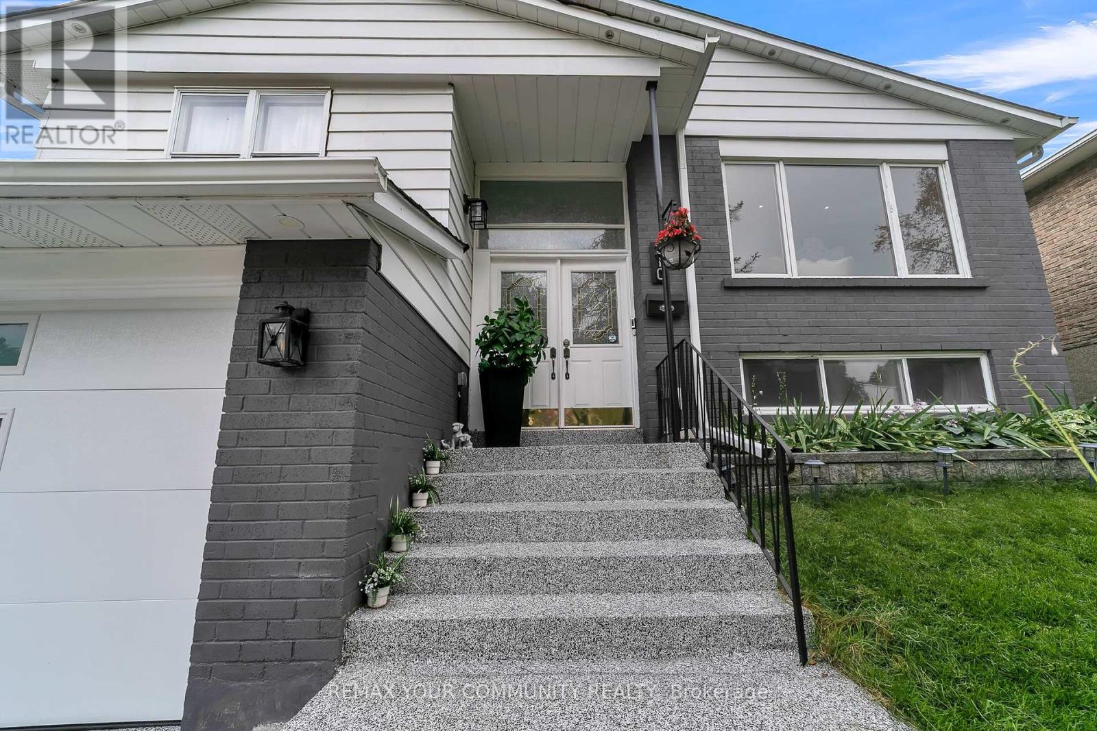 210 Currey Crescent, Newmarket, Ontario L3Y 5M9 - Photo 4 - N13660782