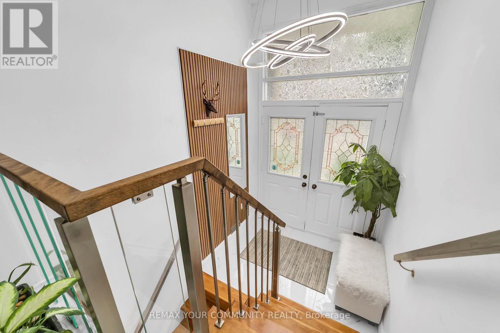 210 Currey Crescent, Newmarket, Ontario L3Y 5M9 - Photo 6 - N13660782