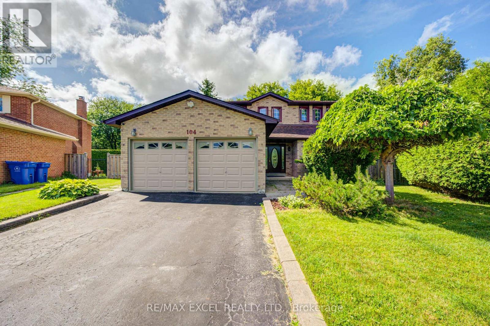 104 Lambeth Court, Newmarket, Ontario L3Y 6S1 - Photo 2 - N13660786