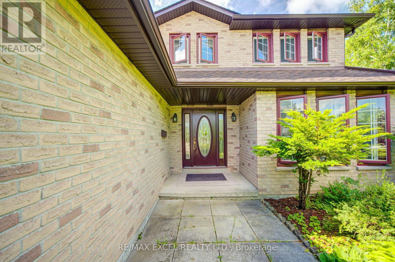 104 Lambeth Court, Newmarket, Ontario L3Y 6S1 - Photo 3 - N13660786