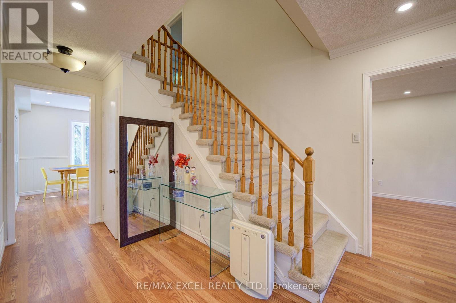 104 Lambeth Court, Newmarket, Ontario L3Y 6S1 - Photo 5 - N13660786