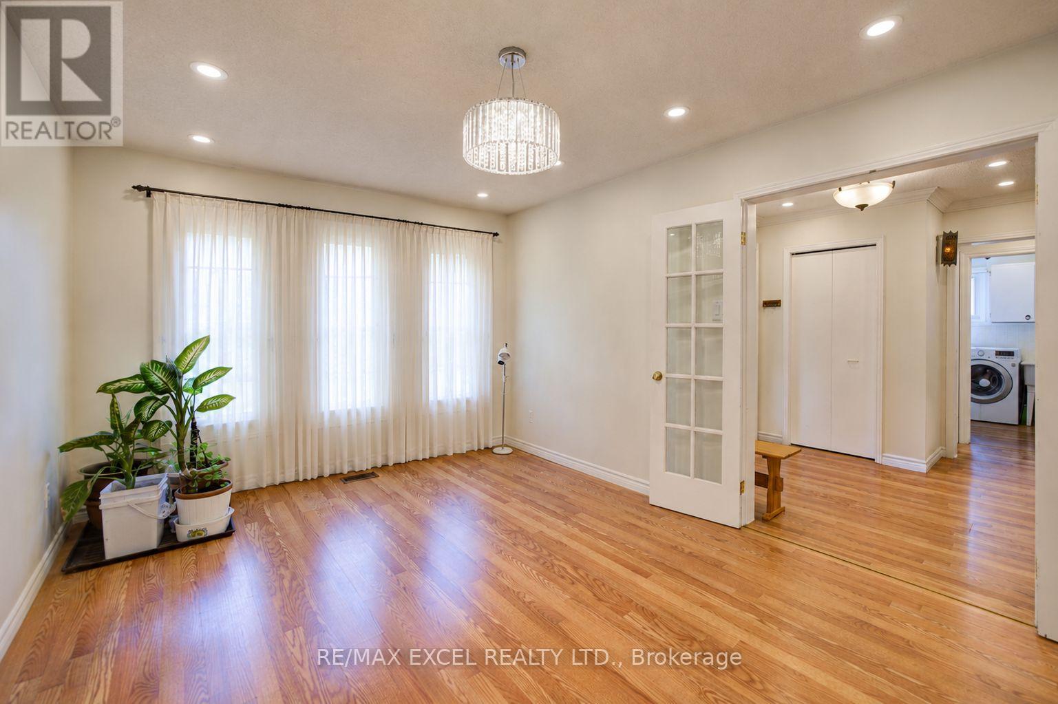 104 Lambeth Court, Newmarket, Ontario L3Y 6S1 - Photo 6 - N13660786