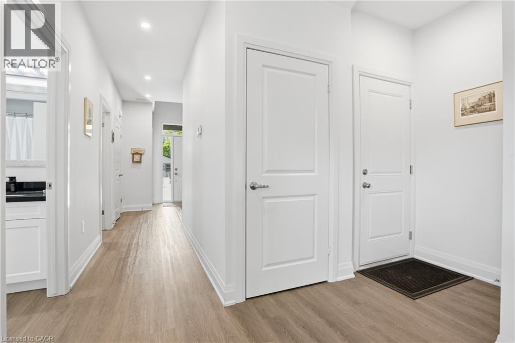 8 Nash Street, St. Catharines, Ontario  L2S 1B5 - Photo 4 - 40848172