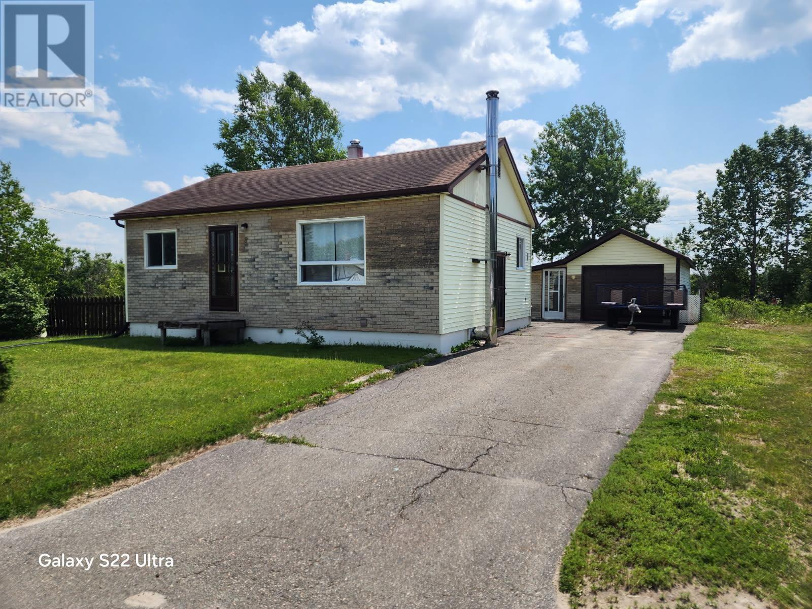 6 Kinglet Pl, Manitouwadge, Ontario  P0T 2C0 - Photo 1 - TB2600977