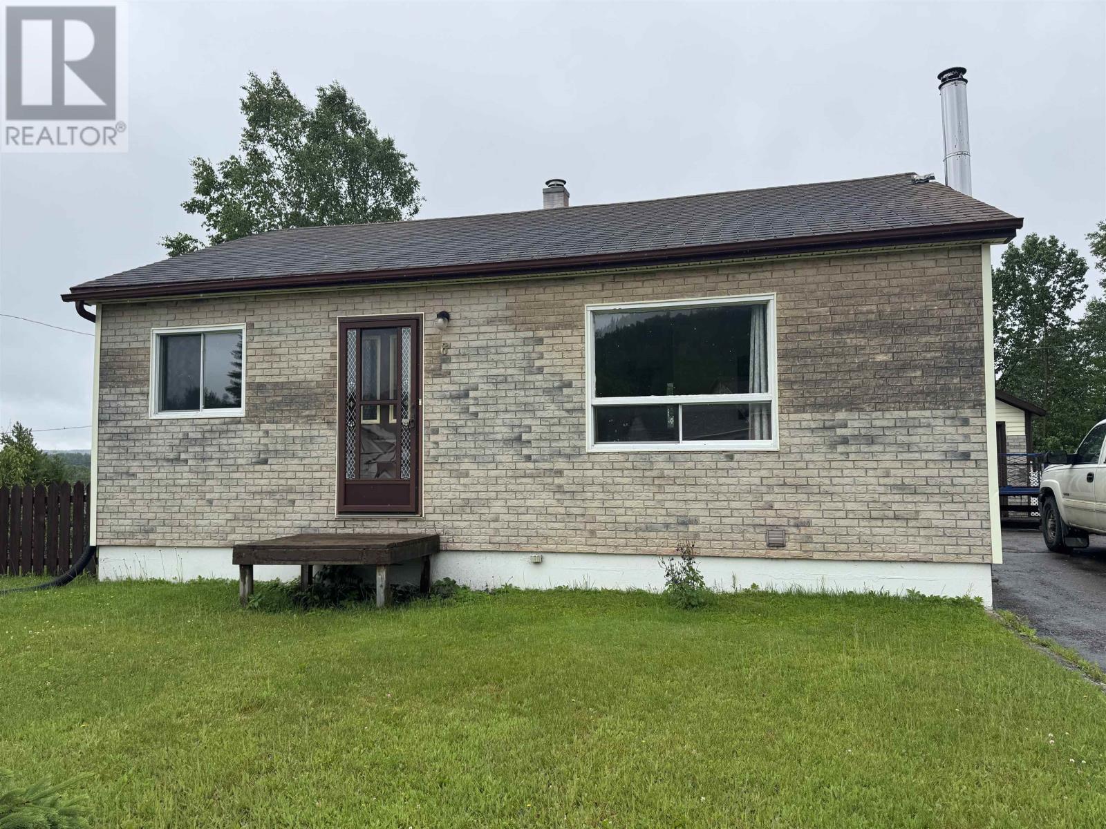 6 Kinglet Pl, Manitouwadge, Ontario  P0T 2C0 - Photo 3 - TB2600977