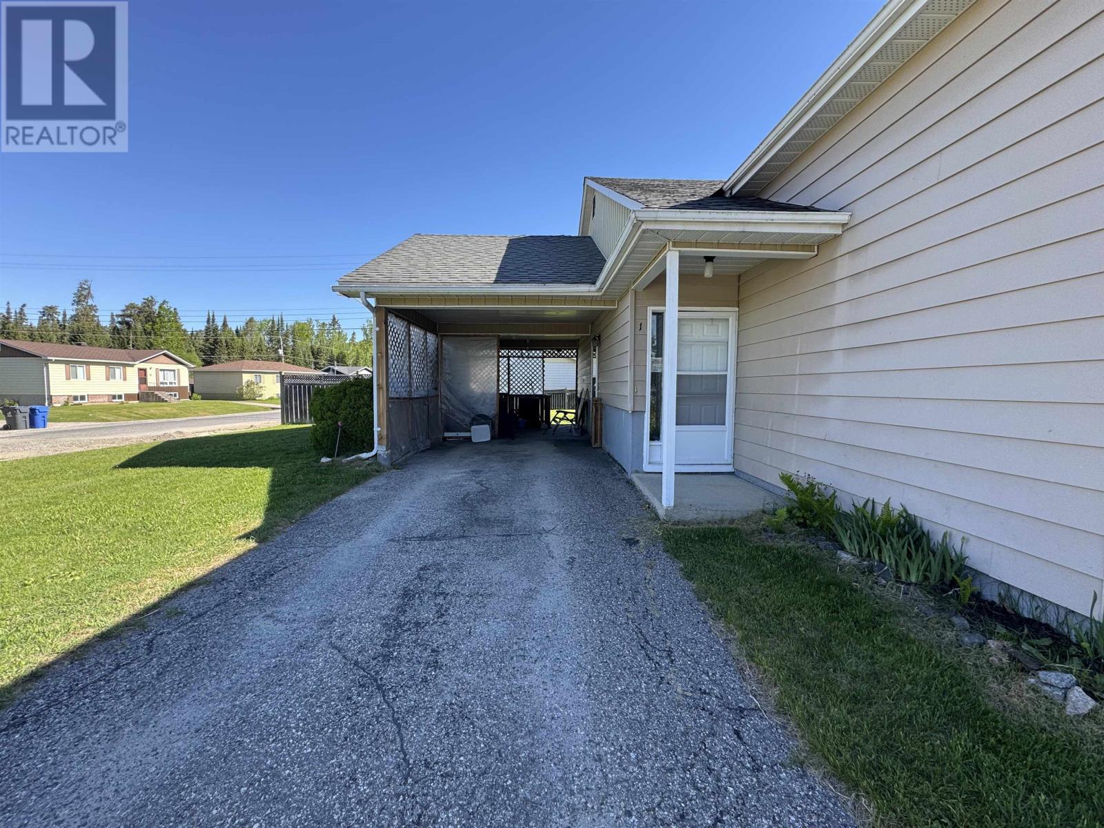 1 Wendego Street, Manitouwadge, Ontario  P0T 2C0 - Photo 3 - TB2601335