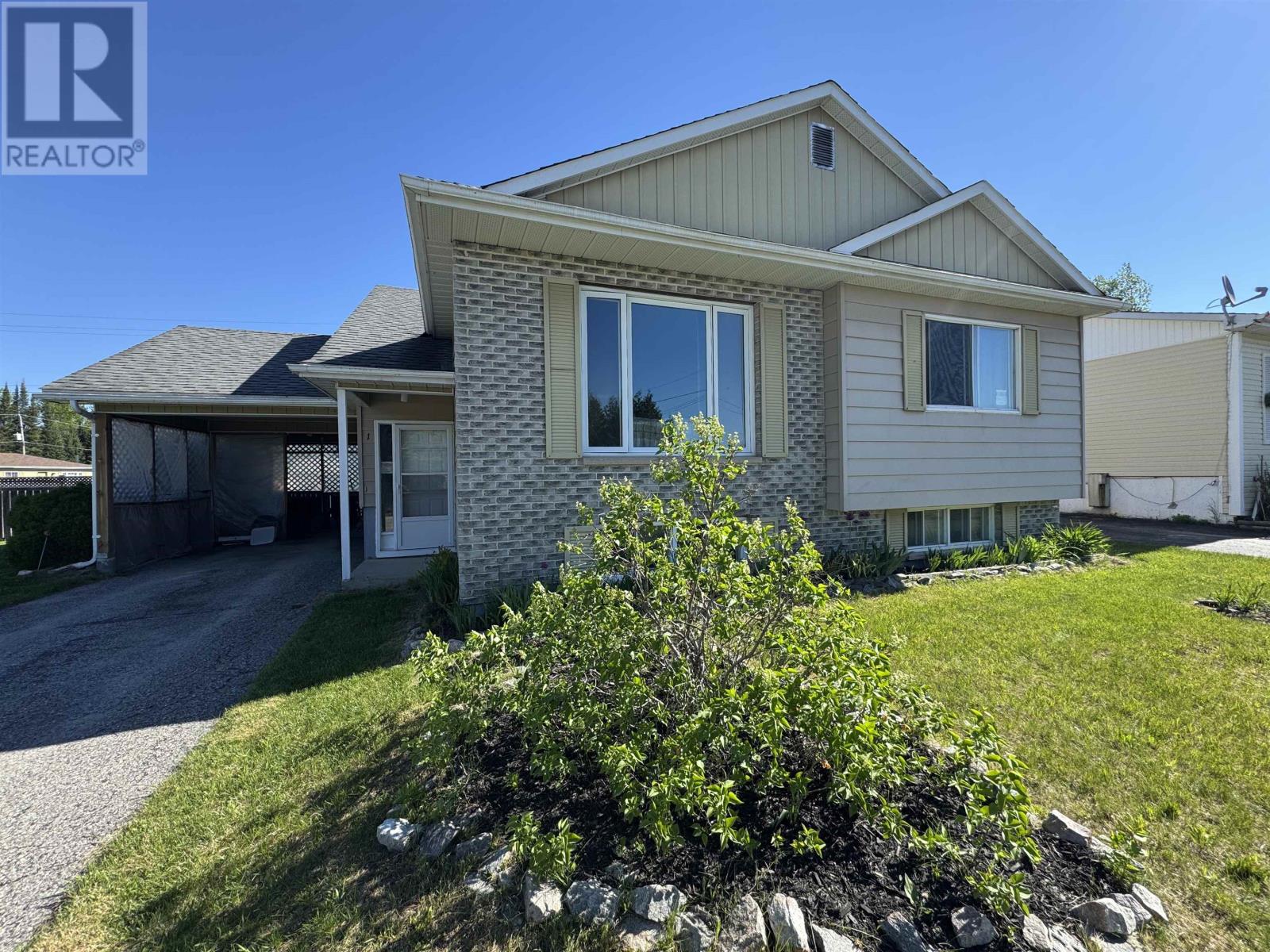 1 Wendego Street, Manitouwadge, Ontario  P0T 2C0 - Photo 2 - TB2601335