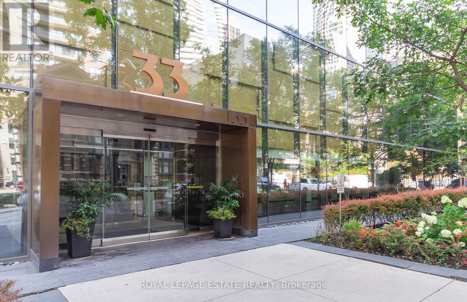 910 - 33 CHARLES STREET E, Toronto, Ontario