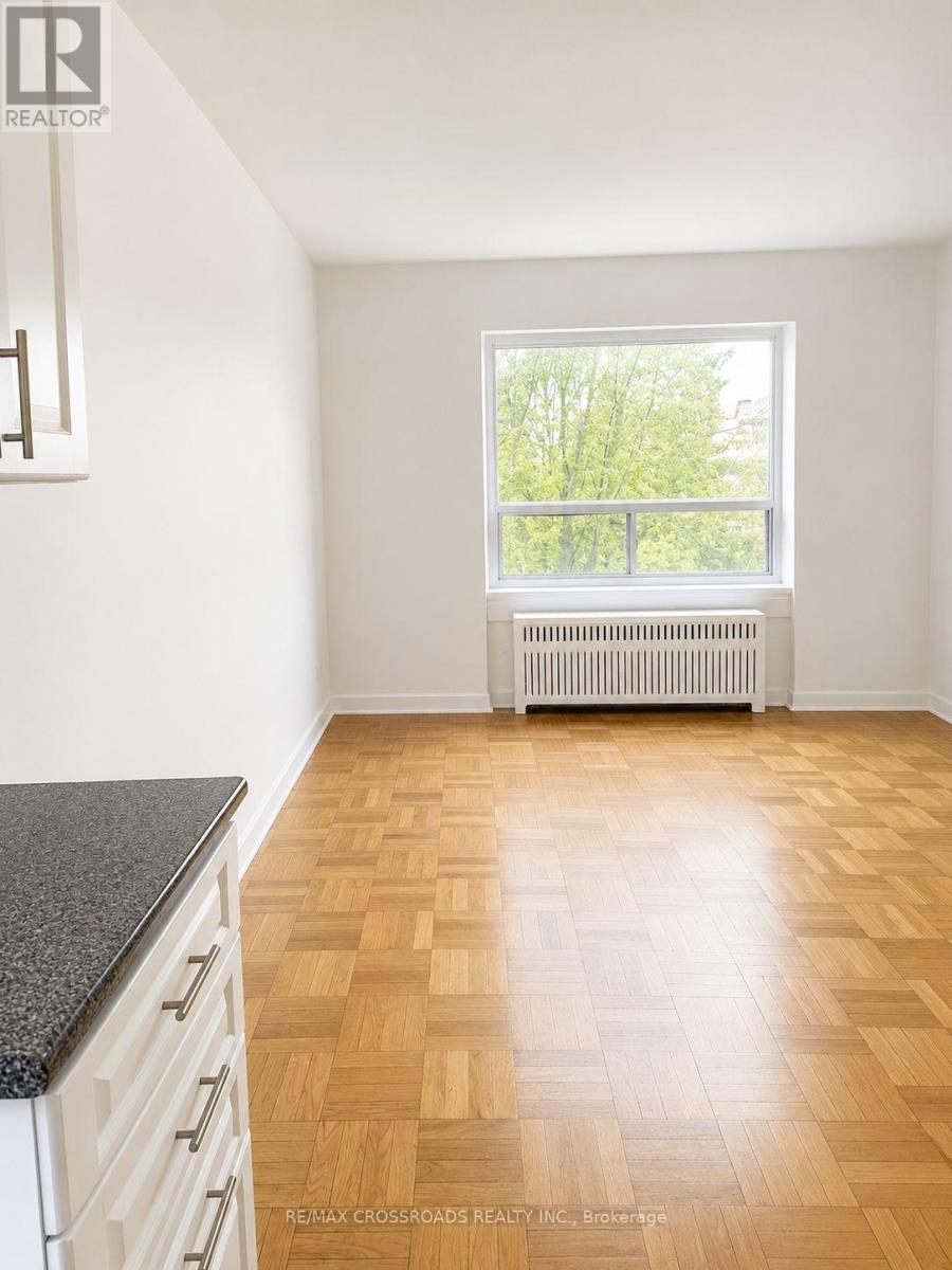 205 - 2770 Yonge Street, Toronto, Ontario M4N 2J3 - Photo 2 - C13660878