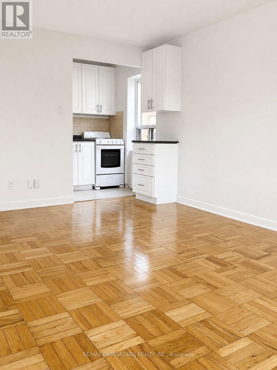 205 - 2770 Yonge Street, Toronto, Ontario M4N 2J3 - Photo 3 - C13660878