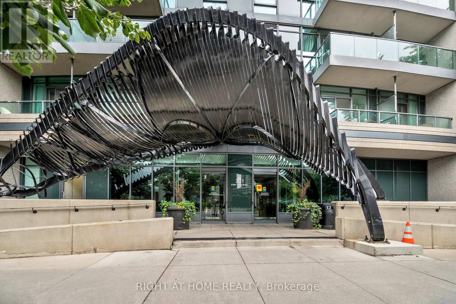 329 - 231 Fort York Boulevard, Toronto, Ontario  M5V 1B2 - Photo 2 - C13660914