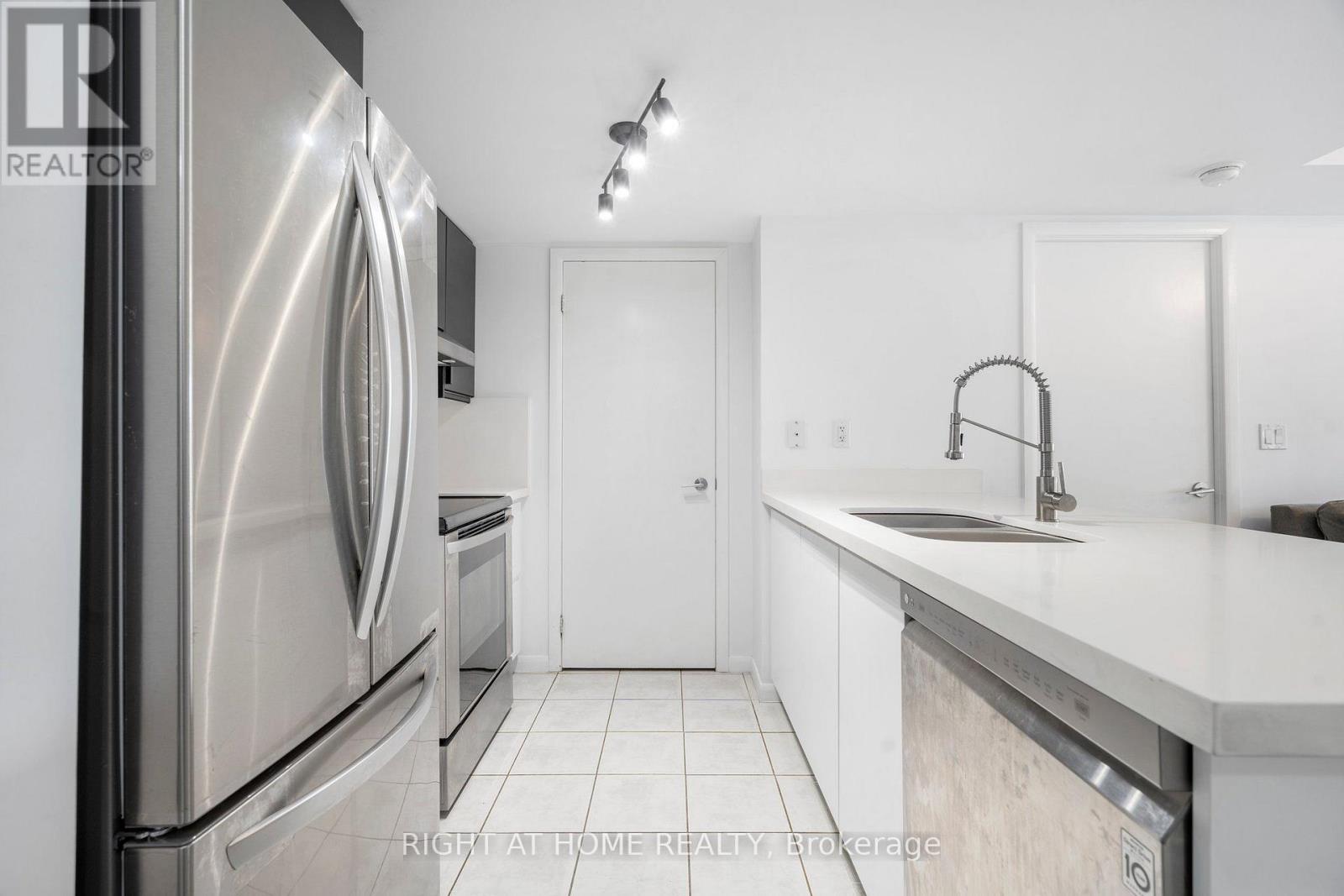 329 - 231 Fort York Boulevard, Toronto, Ontario  M5V 1B2 - Photo 7 - C13660914
