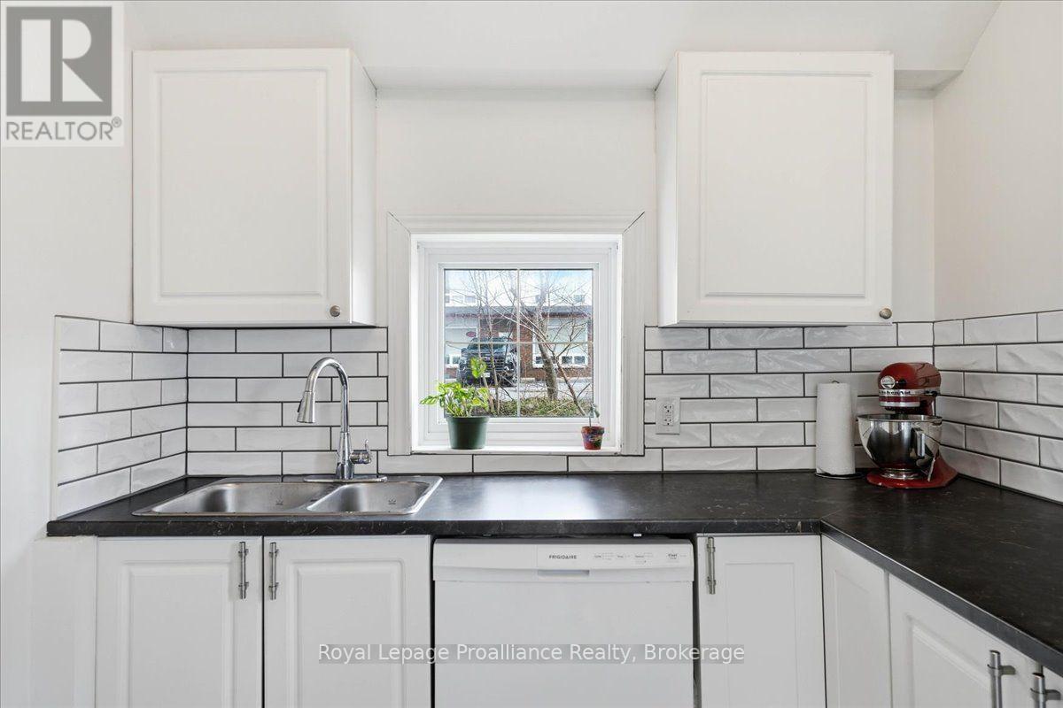 209 Dundas Street E, Quinte West, Ontario  K8V 1M1 - Photo 9 - X13660832