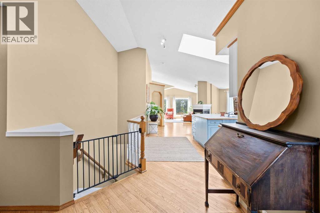 315 Rocky Ridge Bay Nw, Calgary, Alberta T3G 4H8 - Photo 4 - A2328782