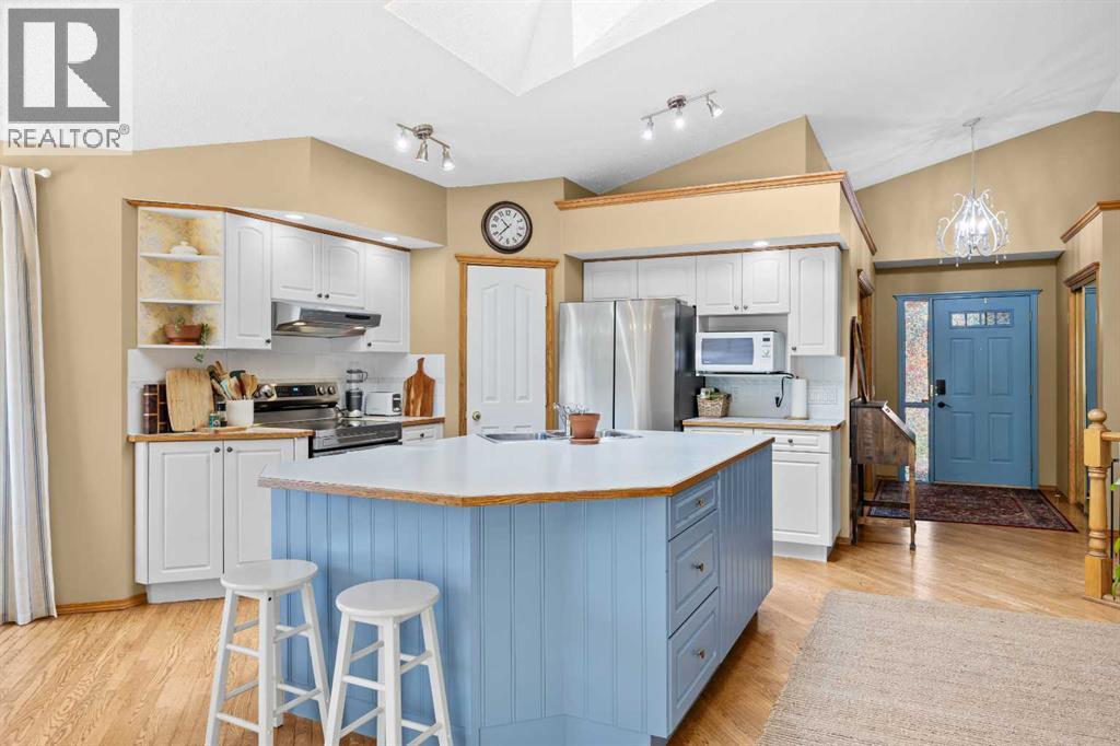 315 Rocky Ridge Bay Nw, Calgary, Alberta T3G 4H8 - Photo 6 - A2328782