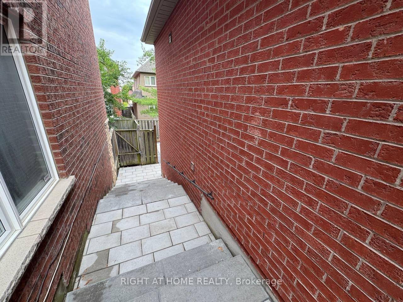 47 Medoc ( Basement) Place, Vaughan, Ontario  L4J 8Y9 - Photo 2 - N13660928