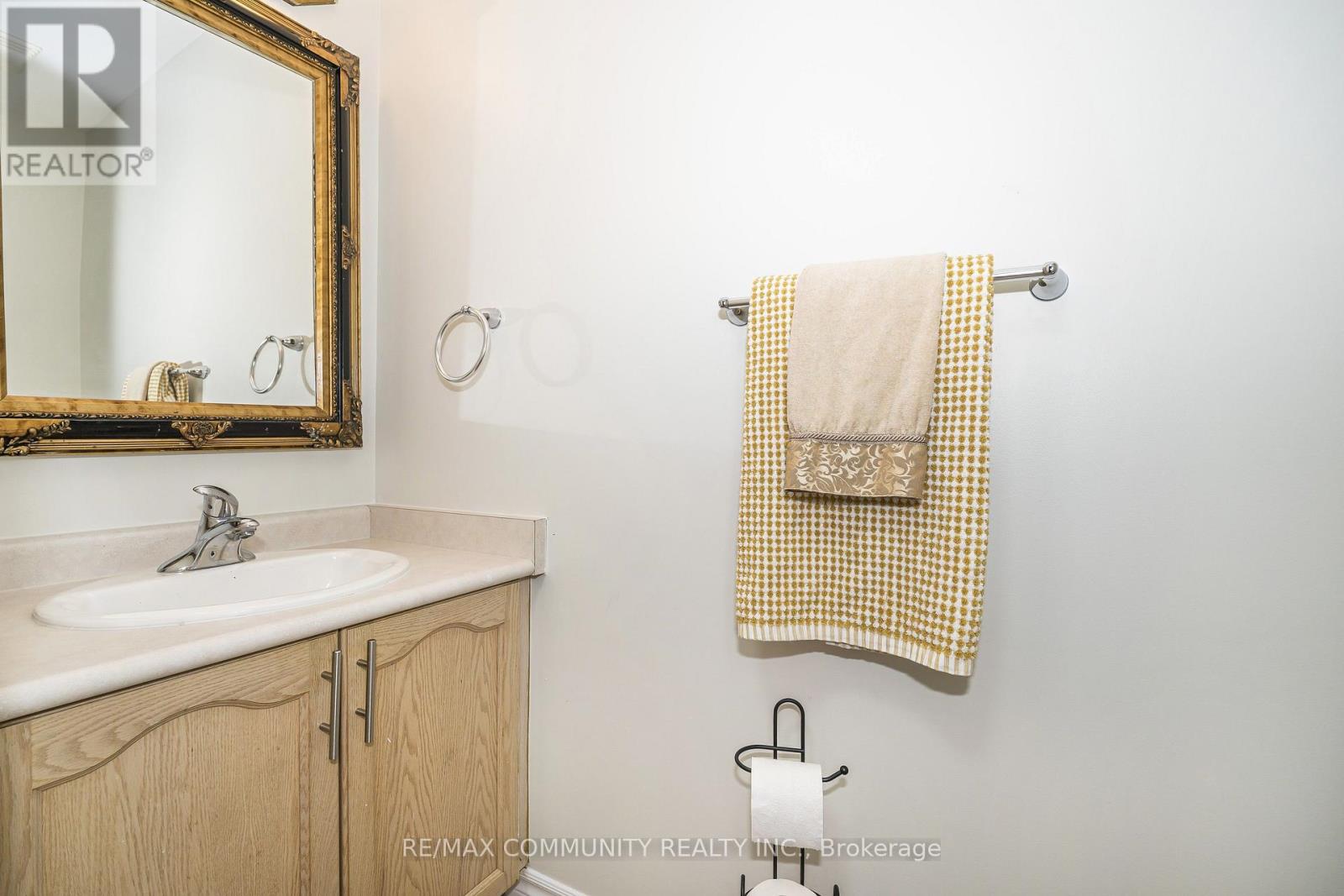 1597 Avonmore Square, Pickering, Ontario  L1V 7H5 - Photo 5 - E13660030