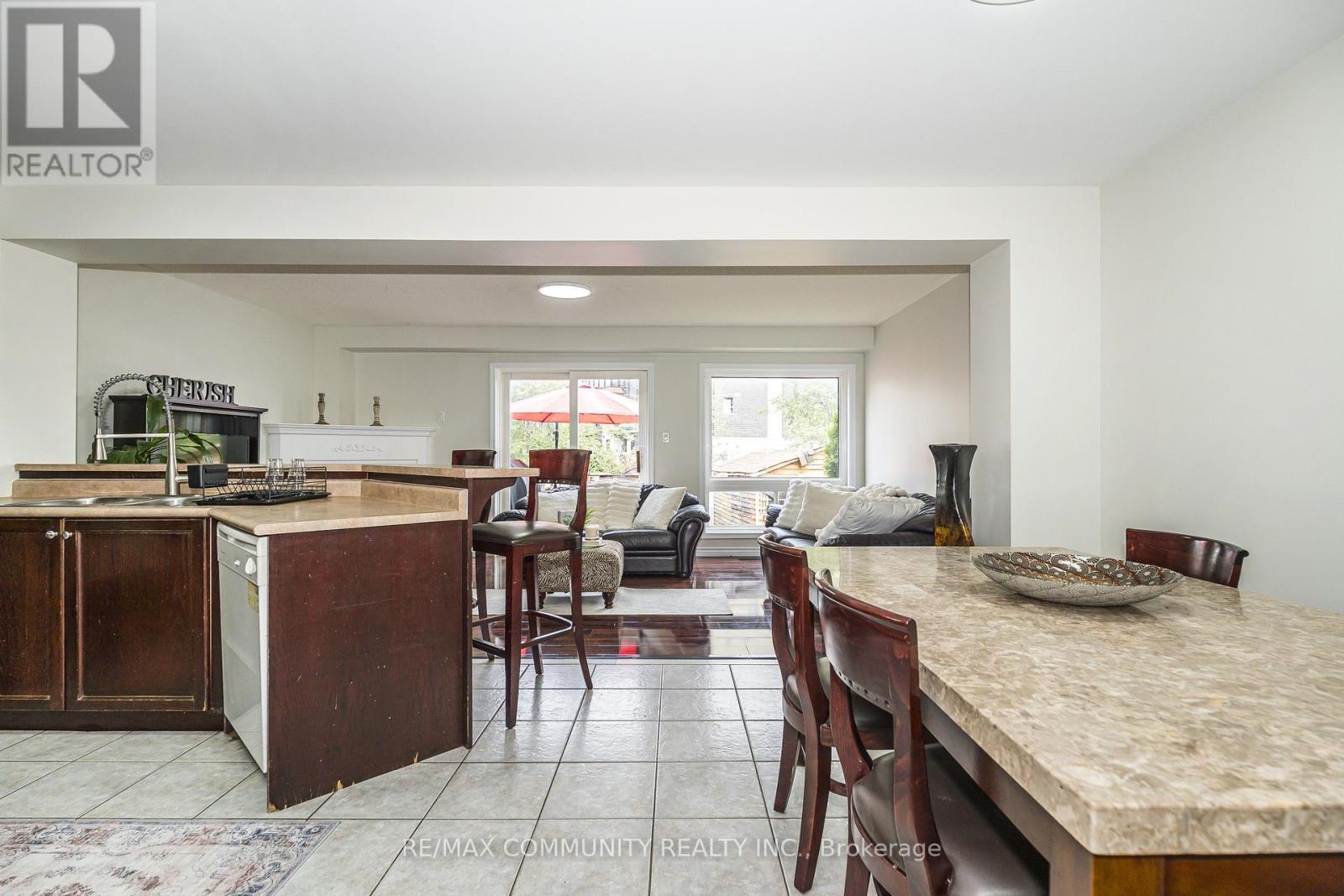 1597 Avonmore Square, Pickering, Ontario  L1V 7H5 - Photo 6 - E13660030