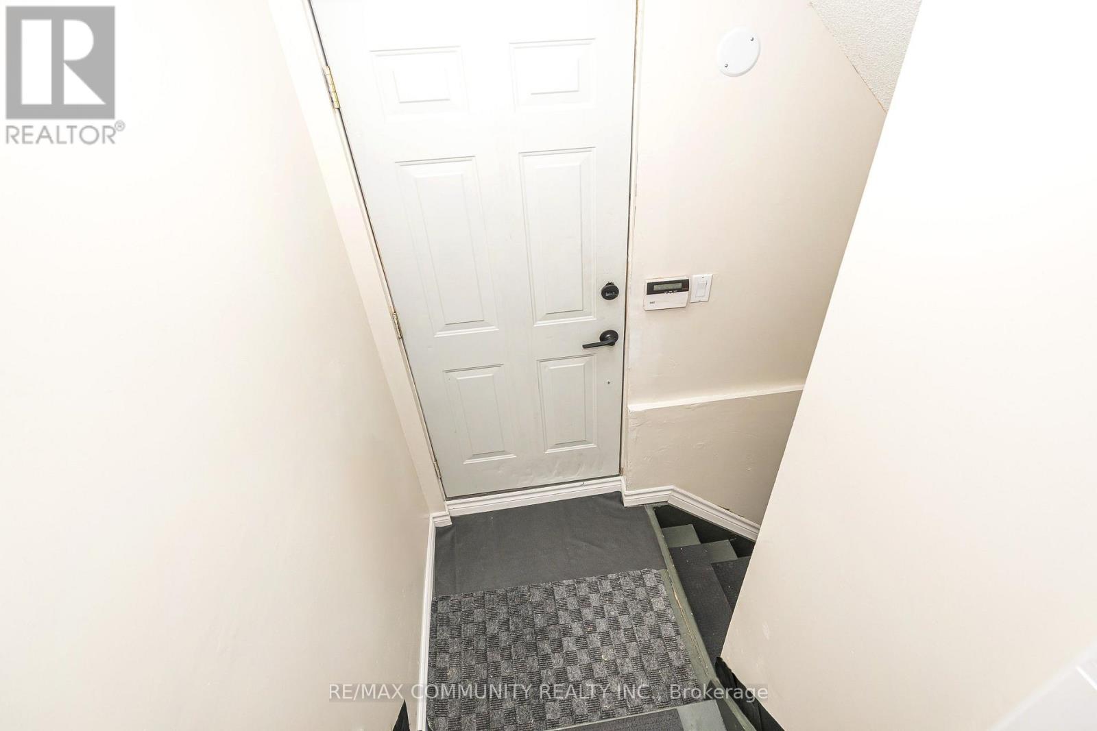 1597 Avonmore Square, Pickering, Ontario  L1V 7H5 - Photo 2 - E13660030
