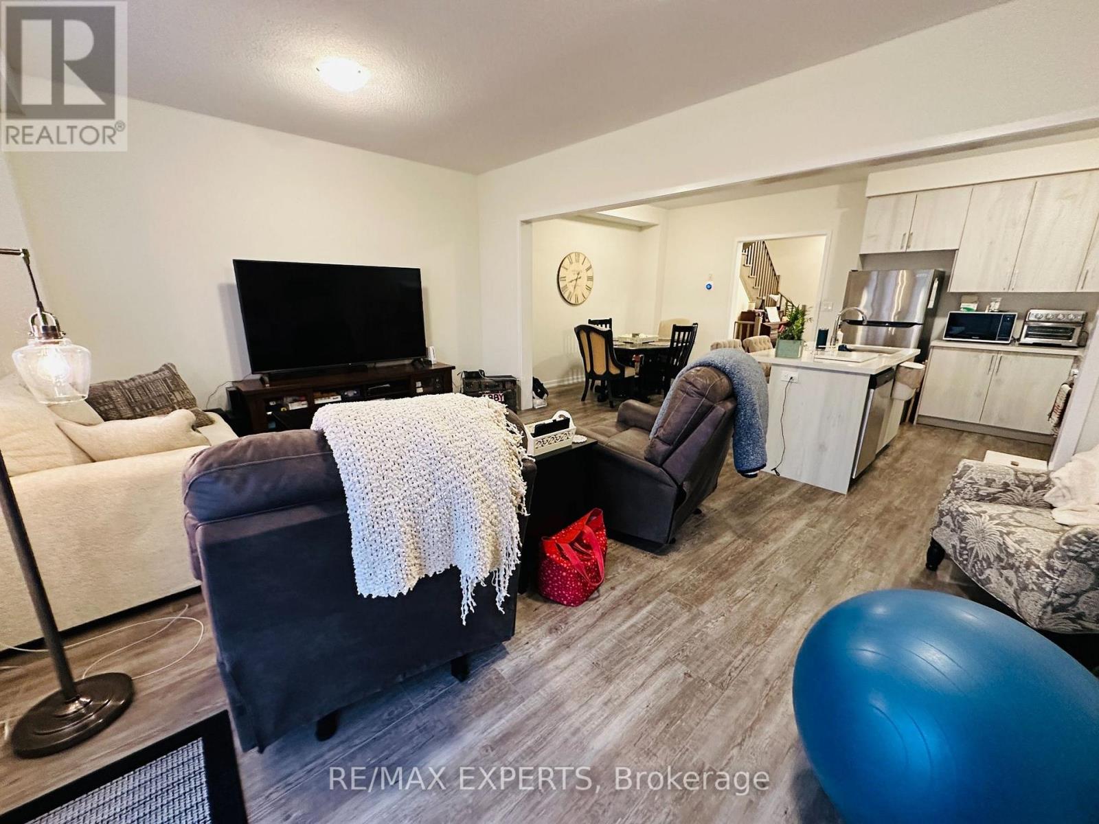 1541 Wheatcroft Drive, Oshawa, Ontario L1L 0W5 - Photo 8 - E13179560