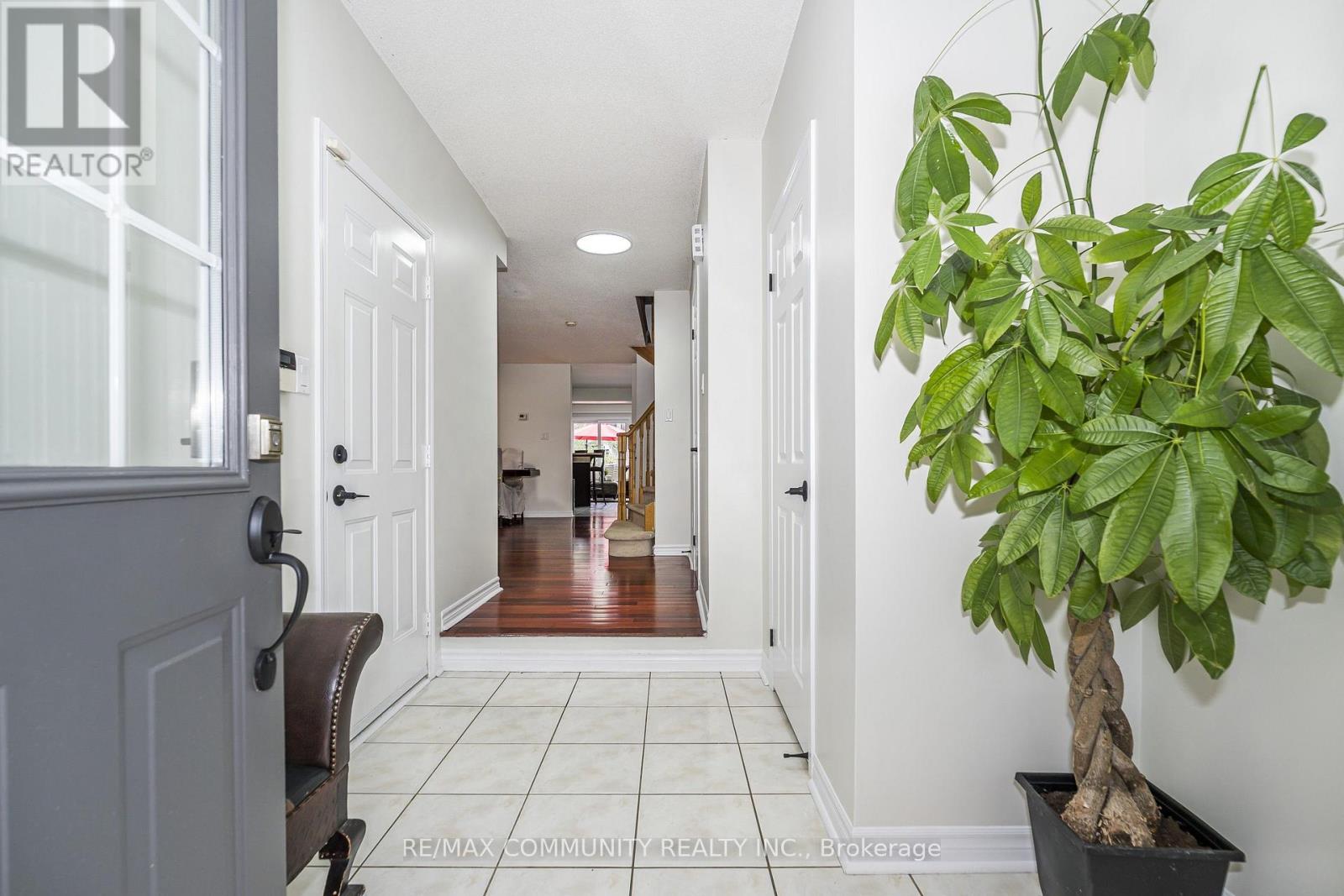 1597 Avonmore Square, Pickering, Ontario  L1V 7H5 - Photo 3 - E13660030