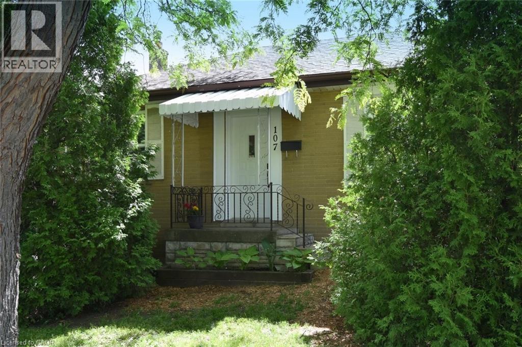 107 West 32nd Street, Hamilton, Ontario  L9C 5G8 - Photo 2 - 40842958