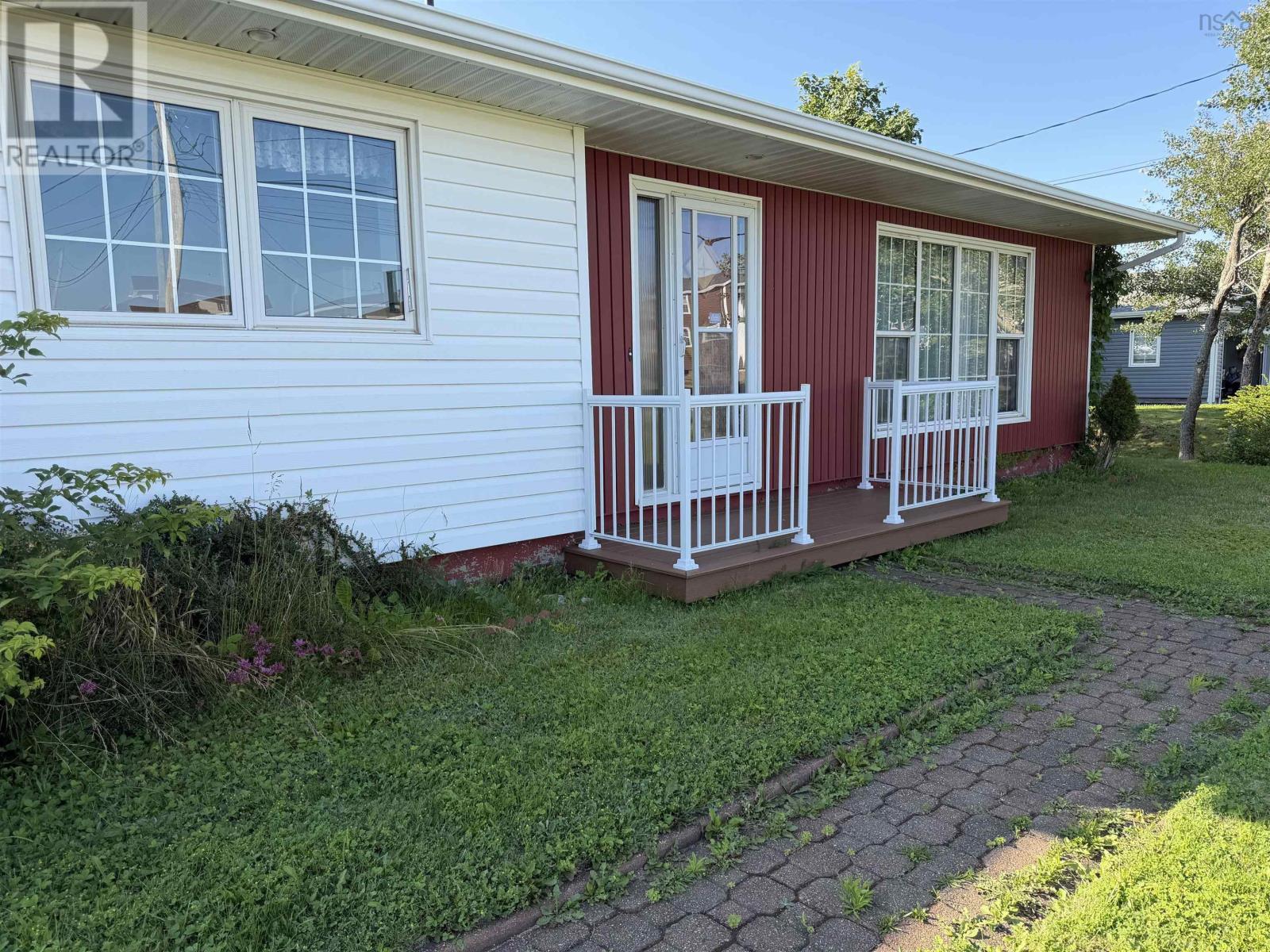 167 Blackett, Glace Bay, Nova Scotia  B1A 1E4 - Photo 4 - 202620235