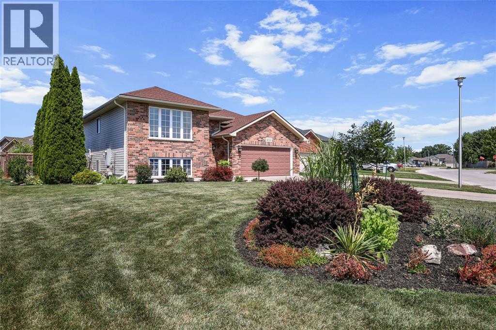 4026 Applewood Drive, Petrolia, Ontario  N0N 1R0 - Photo 3 - 26019221