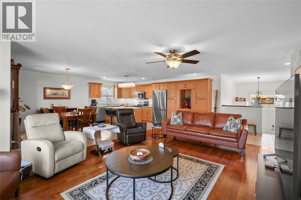 4026 Applewood Drive, Petrolia, Ontario  N0N 1R0 - Photo 9 - 26019221