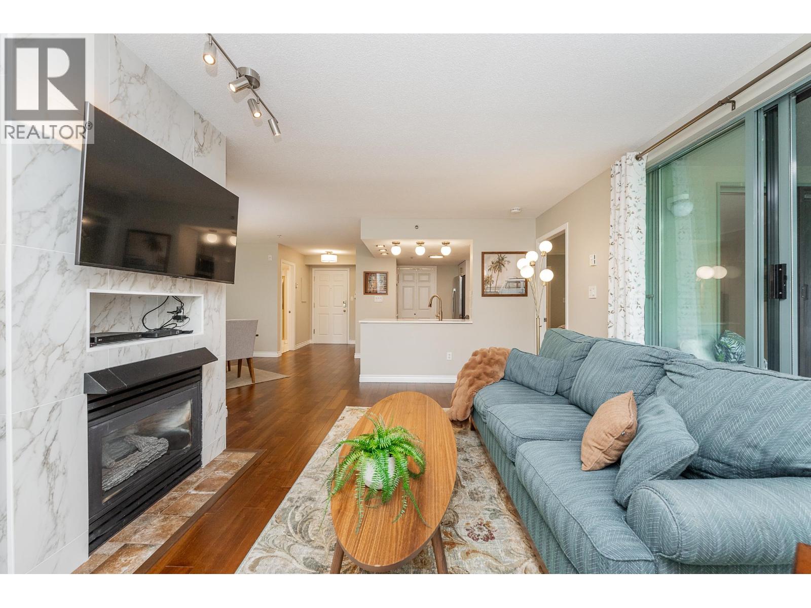 304 220 Newport Drive, Port Moody, British Columbia  V3H 5B8 - Photo 2 - R3137021