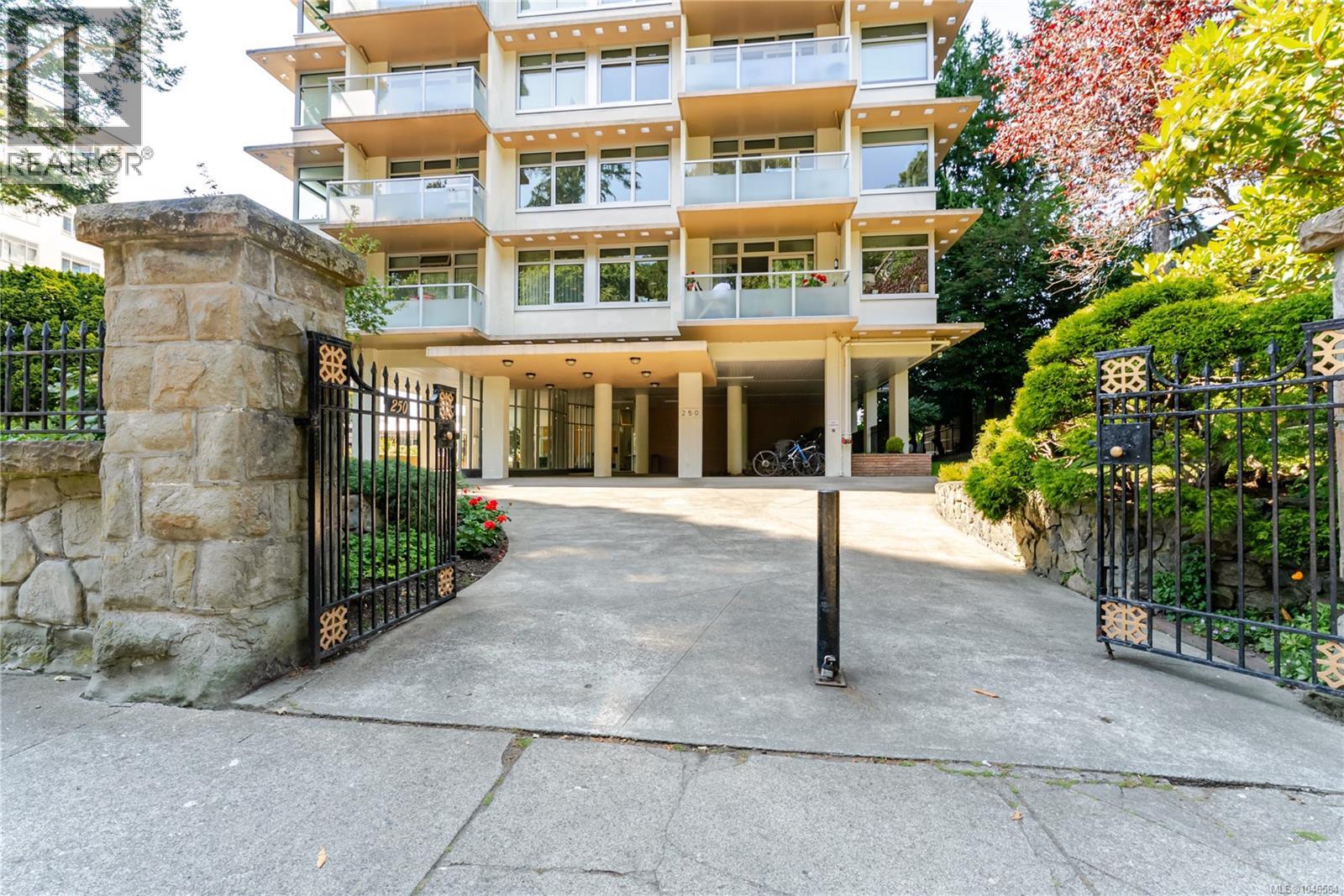 101 250 Douglas St, Victoria, British Columbia  V8V 2P4 - Photo 1 - 1046564