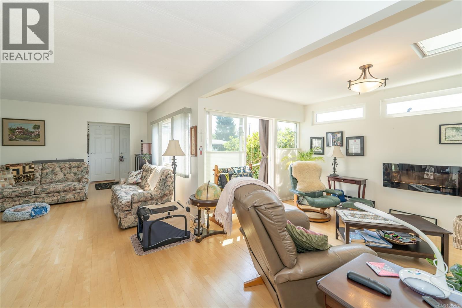 9392 Brookwood Dr, Sidney, British Columbia  V8L 4H3 - Photo 10 - 1046472